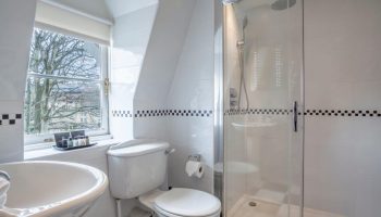 roseate villa bathroom