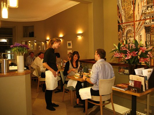 circus restaurant dining